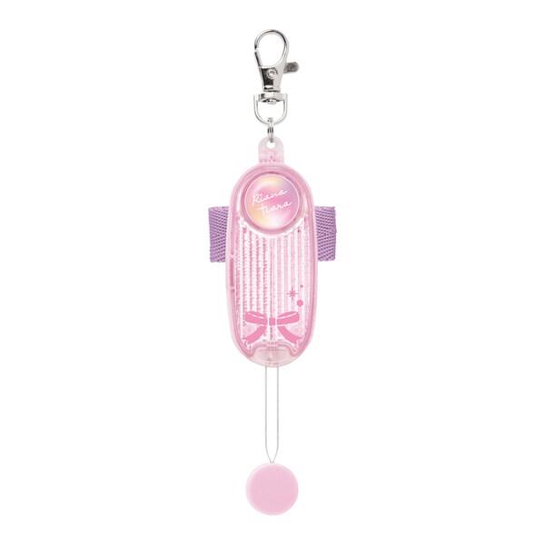 不審者・車から子どもを守る!習いごとや学童保育、帰り道の交通安全に。防犯ブザー・LEDライト・リフレクター 3つの機能。2種類のLED点滅モードでアピール。夜の歩行時に車から守ります。91dBの大音量で不審者に警告!(計測:1m前方)ブザー...