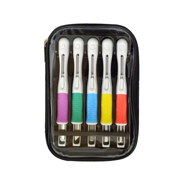 スライド式の安全カバーが付いた安全に使える彫刻刀セットです。◎刃に触れずに出し入れできるスライド式安全カバーが付いているので安全に使える◎刃は特殊加工ステンレス製刃なのでサビにくく、しかもすばらしい切れ味が持続◎刃先のマークと色で、刃の種類...