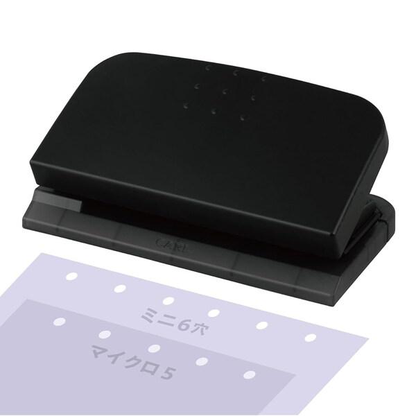 送料無料ミニサイズのシステム手帳に対応♪手帳用リフィルがつくれるパンチ「リフィルメーカー」です。ガイドに合わせてパンチするだけ簡単!多くのミニサイズ手帳に採用されている、3.5mm径を穿孔できます。好きな用紙やダウンロードしたテンプレートを...