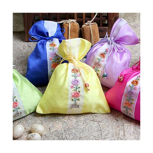 韓国雑貨 韓国伝統 アクセサリー シルク花柄巾着袋 小 韓国伝統の模様を付けた巾着です 花の刺繍がとてもカワイイです 韓国のお土産にもピッタリ 母の日 ギフト Buyee Buyee 提供一站式最全面最專業現地yahoo Japan拍賣代bid代拍代購服務 Bot Online