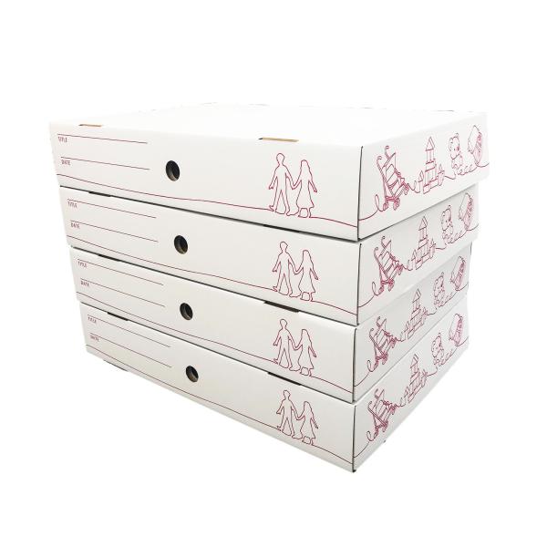 大切なものを保管するメモリアルボックス。お子様の描いた絵や大好きだったおもちゃ、賞状や卒業証書など、大切に保管しておきたいものを入れておくのにピッタリなメモリアルボックス。重ねて保管できるだけでなく、日付やタイトルが書けるので中に何が入って...