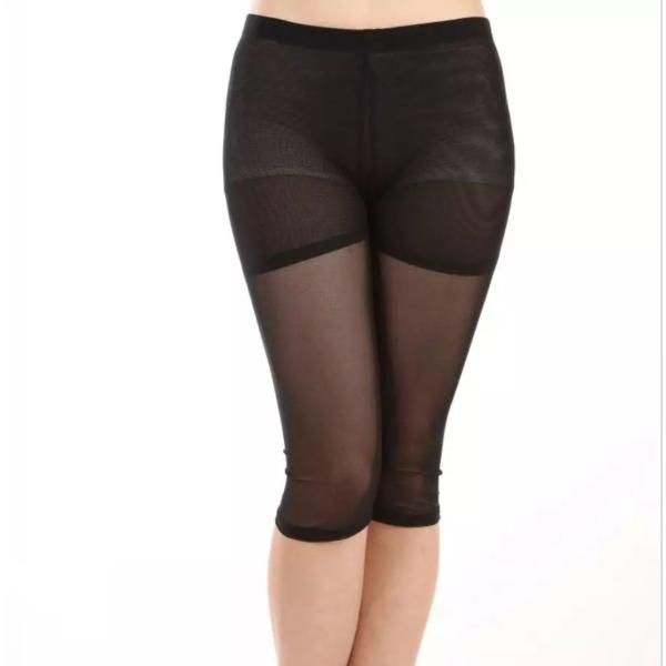 ブラックカラーの伸縮性メッシュダンスパンツです。ベリーダンスをはじめ、ヨガ、バレエ、コンテンポラリーダンス、その他のダンストレーニングにも幅広くお使いいただけます。シンプルなデザインのため、日常のリラックスウェアやレイヤードコーデとしても活...