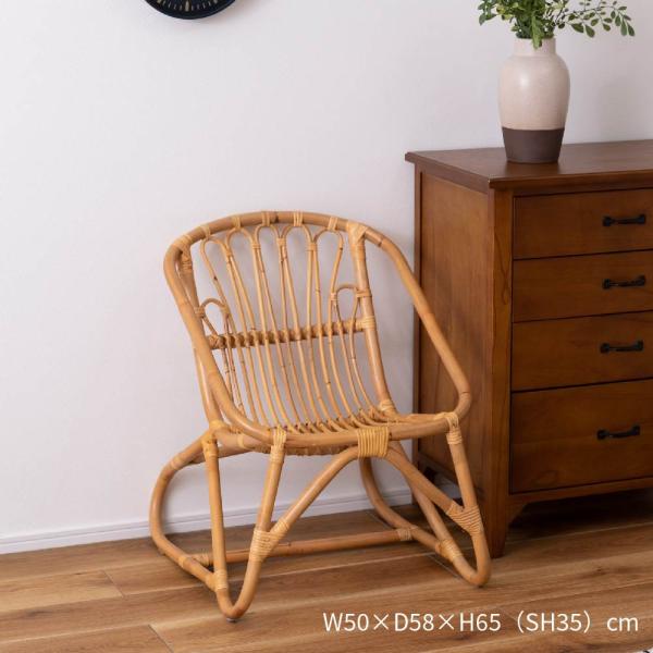 Rattan Square chairラタンスクエアチェア素朴でナチュラルな風合いが懐かしい丸みのあるスクエア形状のおしゃれでかわいい藤素材のパーソナルチェア。座面が体に沿うようにカーブしているのでゆったり使えます。サイズ的にはコンパクトで...