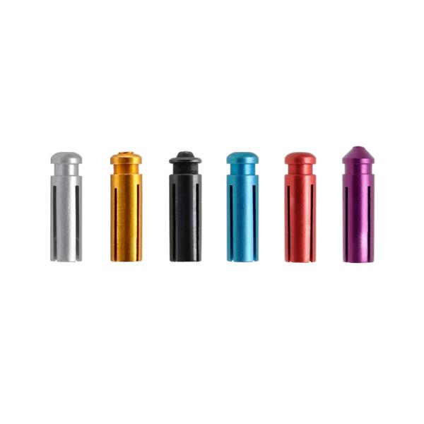 ■商品仕様スペックデータ素材：アルミニウム内容量：3個■商品説明折り畳みフライトを保護するためのプロテクター。後発ダーツの接触時に弾かれを防ぎ、フライトの破損も抑えてくれます。また、開く角度を90度に維持する効果もあり、紙フライトユーザーに...