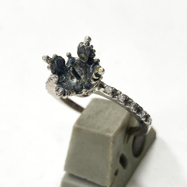 シルバー925製　ジルコニア付きリング（半製品）です。リングサイズ：　15号重さ（約）：4ｇ最大幅(約)：12mm軸の太さ：1mmシルバー925製