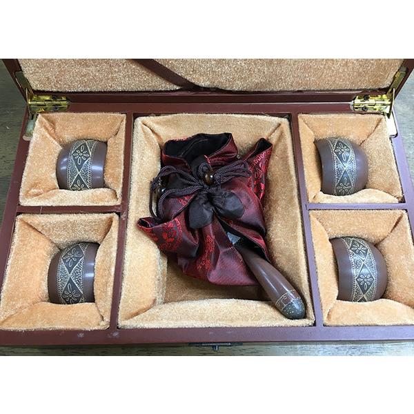 欽陶居　急須と湯呑セット黄盈作 花柄no.65急須　１５．５ｃｍｘ９ｃｍ　高さ８．５ｃｍ　内容量１８０ｃｃ ×1　湯呑　５７ｘ４０ｍｍ　口径４６ｍｍ　深さ３１ｍｍ　内容量６０ｃｃ ×4