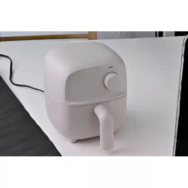 ちょっと使いに大活躍。一人暮らしにもちょうどいいノンフライヤー 　■ちょっと使いにぴったりサイズ1人分だって自分好みに美味しくお料理。少量や弁当のおかず作りにちょうど良い。唐揚げなら1度に約6個調理できる。■ノンフライ調理だからヘルシーで軽...