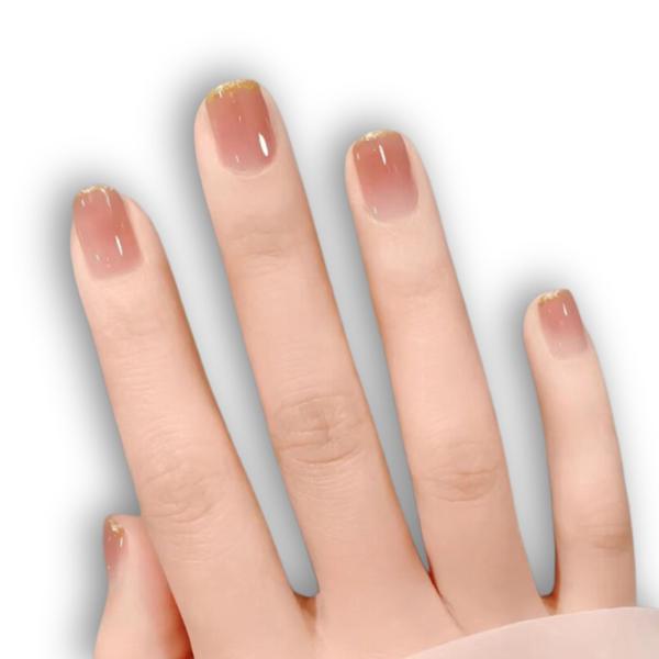 初めてでも使いやすく、短時間で取り付け出来て、おしゃれを楽しむためのアイテムです。セット内容・ネイルチップ ×24パーツ・両面テープ ×48パーツ・アルコールパッド ×2枚・爪ヤスリ ×1枚・木製スティック ×1本サイズに合わせて最適なネイ...