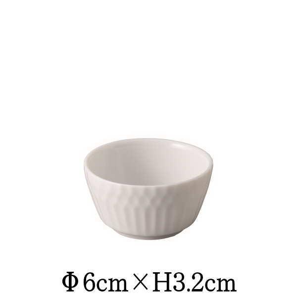 【サイズ】Φ6cm×H3.2cm　約50cc【カラー】白　※撮影時の光の加減、モニターの加減により画像と実物の色合いや濃淡が変わります。予めご容赦くださいませ。【素材】白磁【取り扱い】電子レンジ○、食洗器○、直火×、オーブン×【用途】お猪口...