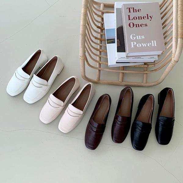 極美品✨ファルファーレ サラ ラフィア素材 ポインテッドトゥ ローファー 23 公式】雑誌公認ブランド「la farfa SHOES」靴（ローファー