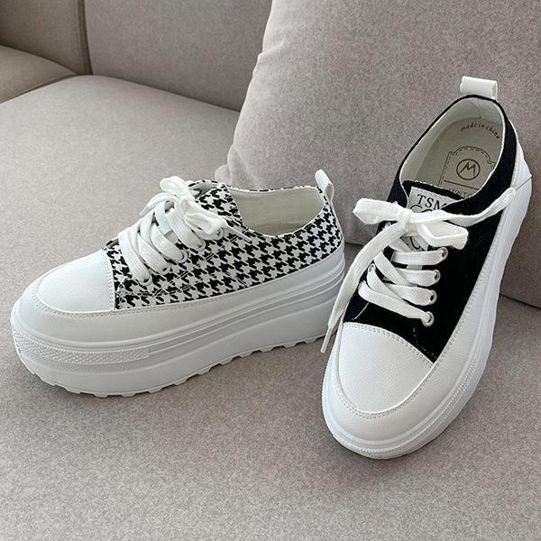 白 スニーカー 靴紐の人気商品 通販 価格比較 価格 Com