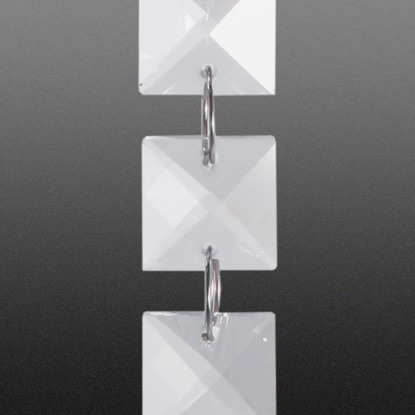 クリスタルカーテンやビーズカーテン、サンキャッチャーに最適なシャンデリアパーツです。お部屋や店頭のデコレーションアイテムに最適なアイテムを訳あってお安くご提供しています。ノークレーム、ノーリターンでお願い致します。●規格サイズ粒素材：ガラス...