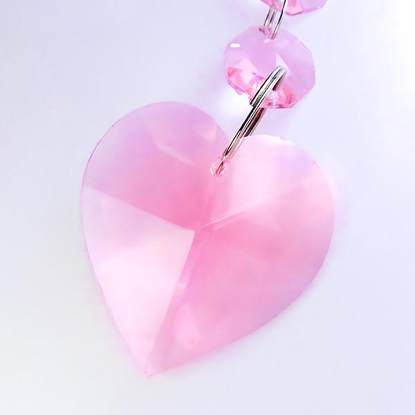 クリスタルカーテンやビーズカーテン、サンキャッチャーに最適なシャンデリアパーツです。お部屋や店頭のデコレーションアイテムに最適なアイテムを訳あってお安くご提供しています。ノークレーム、ノーリターンでお願い致します。●規格サイズ粒素材：ガラス...