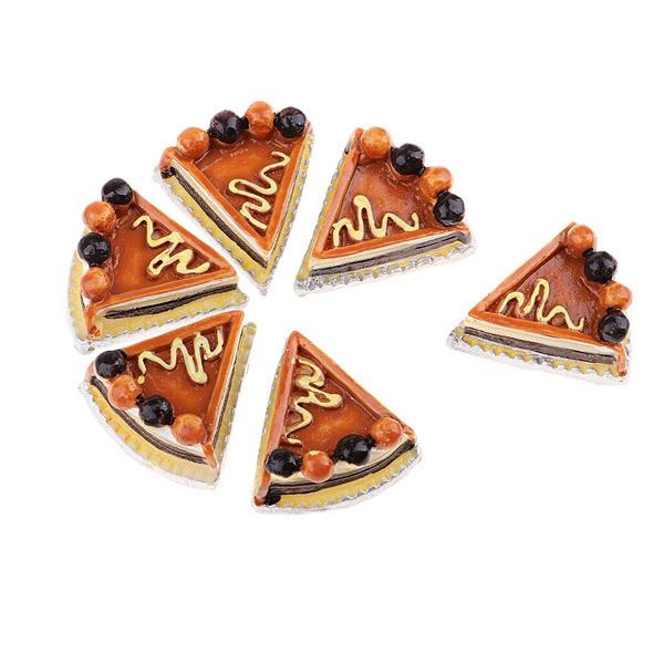 チョコレートをかけたベリーケーキのパーツです。とっても濃厚で美味しそう！！1つがホールの1/6サイズとなっているので、6個でホールサイズになります＾＾楽しいパーツとなっているので、2セット如何でしょうか＾＾【販売単位】4個【サイズ】横: 2...