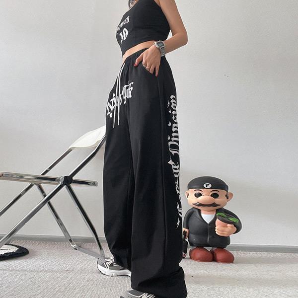 ワイドパンツ ジャージパンツ ロゴプリント フロントロゴ 黒 ダンス 衣装 ヒップホップ コスチューム 韓国ファッション 大きいサイズ 個性的 パンツ