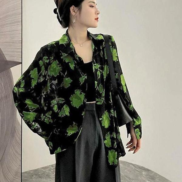 【華やぎ】新品　グリーン花柄パフスリーブセットアップ黒　ｄ026 柄シャツ 花柄 グリーン 緑 花びら ちょうちょ 蝶 バタフライ シアー