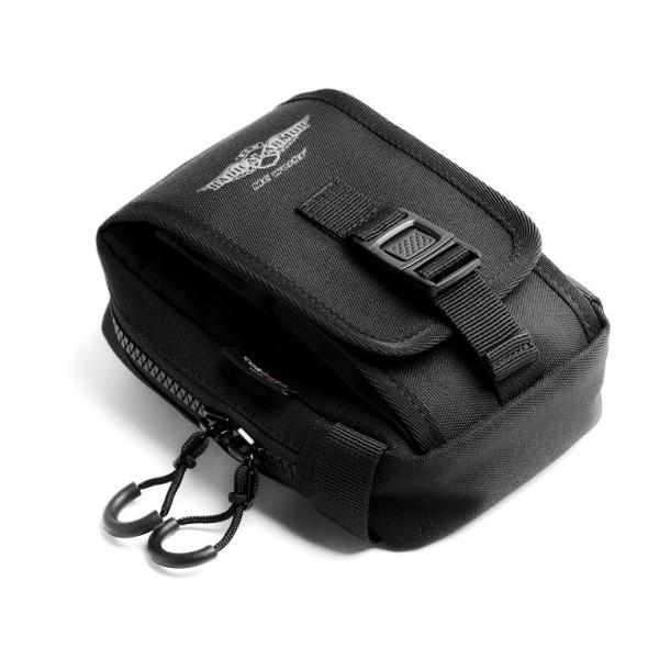 MCワークス　MINIPACK 2／ミニパック2ロックマンベストやバック類に簡単にマウントできる人気のミニパックがバージョン2となって新発売となります。160×110×70のコンパクトサイズながら財布やスマホ、アイウェアを収納可能です。バー...