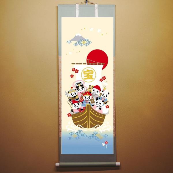 濱文様　絵手ぬぐい 七福神パンダ宝船に乗るのは七福神に扮したパンダたち。福を呼び込む縁起の良い絵柄です。部分的に金色のインクを使用しています。手拭い本来の製法のため、切りっ放しで両端処理はされていません。裁断位置によって寸法が前後する場合が...