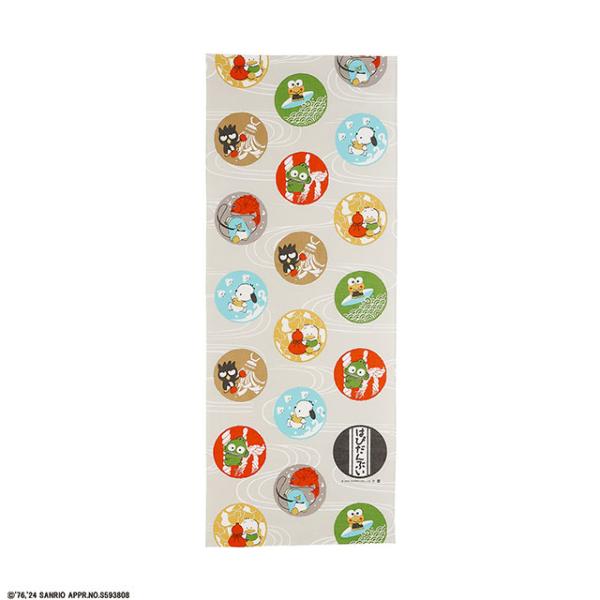 日本手ぬぐい サンリオ はぴだんぶい はぴだんぶいと和柄 てぬぐいサイズ：34x90cm品質：綿100%日本製仕様：プリント 自分用としてもプレゼントとしてもご使用いただけます。落ち着いた色合いの使いやすいデザインです。日本製の手ぬぐいです...