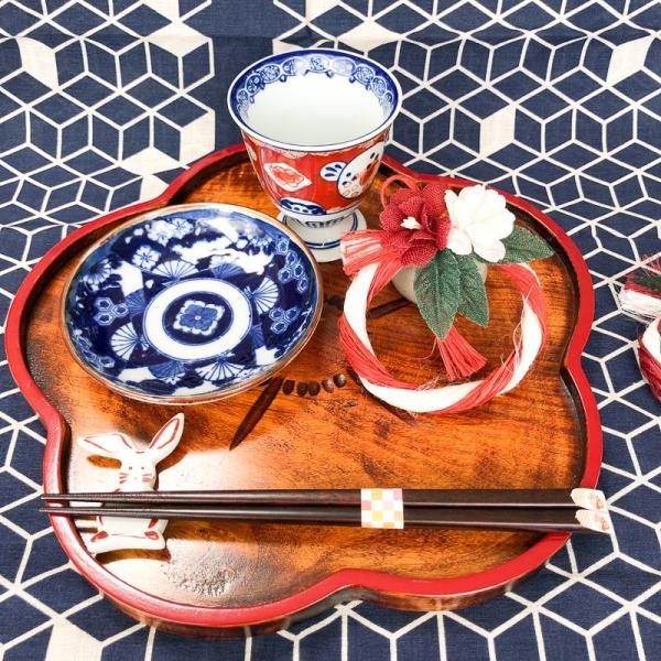 万葉舎お正月お正月飾り お正月注連飾り 梅 万葉舎のお正月飾りに使われる麻苧（あさお）は麻を繊維にほぐす前のもので、古くから神事に用いられる神聖なものとされています。麻は成長が早く、大きな根を張り丈夫な繊維になることから繁栄の象徴として古来...