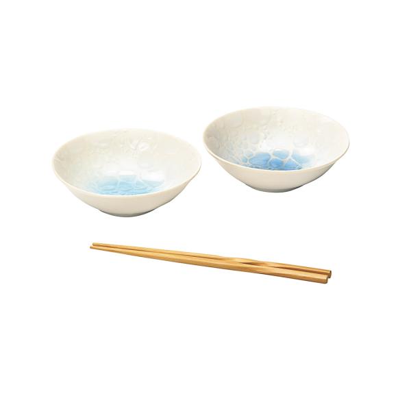 沖縄の美しい海を感じるうつわ。「ちゅら海」をイメージしたこのシリーズは、沖縄の澄み渡る海のように、食卓に鮮やかな彩りを運んでくれます。（※電子レンジ・食洗器使用可）商品内容4.0鉢φ145×45mm×2・箸225mm商品サイズ：箱300×1...