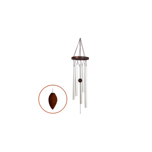 シンプルなドーナツ型のバンブーチャイム Sサイズです。紐に下がった木が揺れて金属にあたり、かわいい音を奏でます。アルミの筒がシャラランっと鳴り渡り、その心地よい音色に癒されます。■サイズ：全長約50〜55cm　・本体約20cm　・ドーナツ部...