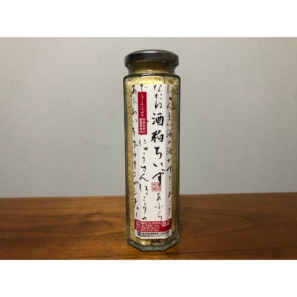 自然酒酒粕と、有機栽培の米粉や菜種油、塩を合わせて、チーズのような風味に仕上げました。乳製品は一切使っていないのですが、酒粕の旨みとコクから、やさしく軽やかな味わいの粉チーズ風調味料が生まれました。(寺田本家さんHPより抜粋)ありそうでなか...