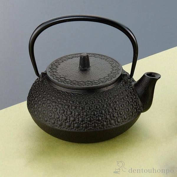 岩鋳 鉄瓶兼用急須 新亀甲 直火用 5型 650ml 茶こし付き ( あす 岩鋳 鉄瓶兼用急須 新亀甲 直火用 5型 650ml 茶こし付き ( あす