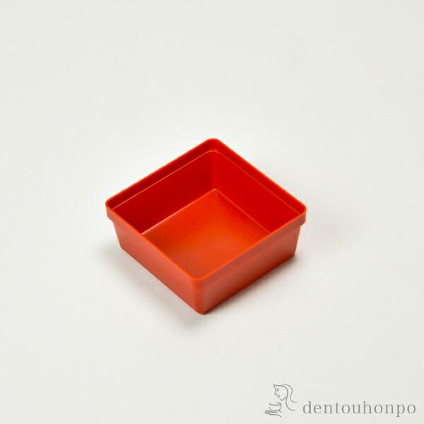 重箱にセットするだけ！おかずごとに分けて詰めることが出来て便利な中子（仕切り）です。それぞれの中子におかずを詰めてから、重箱にセット出来るので効率的です。おかずが映える上品な赤色です。当店のうさぎ唐草重箱6.5寸に対応しています。■ 【うさ...