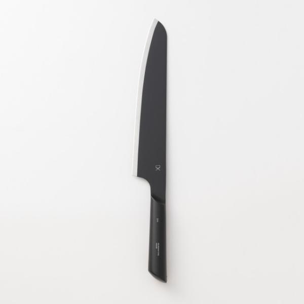 キッチンツールブランドDYK［ダイク］の牛刀です。こちらの包丁は、長く鋭い刃で大きなお肉等、大きい食材を切るのに便利です。金属の質感がきれいなシルバー仕様で、刃部との一体感のあるデザイン性とオールステンレス製のため食洗機対応で洗いやすく高い...