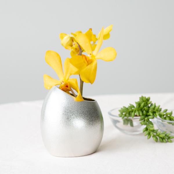 花瓶 フラワーベース　アンティーク　錫 トロンとしたガラスのフラワーベース（高さ20.5cm） イギリス