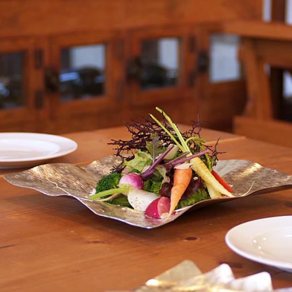 すずがみ　24cm 大皿1枚錫インテリア syouryu - 昇龍工房 すずがみ 錫(すず)皿 24cm かざはな / さみだれ