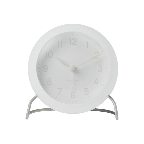 デザイナー : Arne Jacobsen｜アルネ・ヤコブセンサイズ : W110×D60×H120mm、約284g（電池含まず）素材 : プラスチック（本体）、ステンレススチール（脚部）、アクリル（風防）仕様 : クオーツ式（単3電池×2...