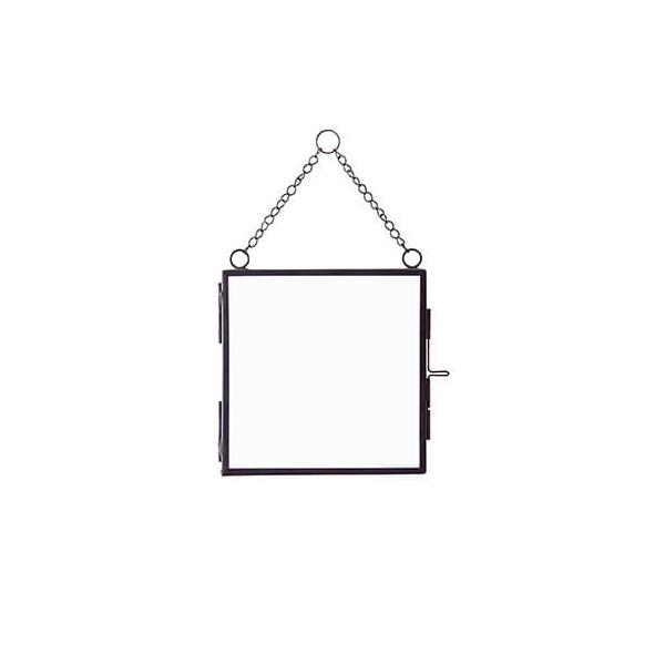 規格:W11 D0.6 H17(11)本体サイズ(チェーン・金具なし)：W10 D0.6 H10ガラス/ブラス/アイアン原産国:中国品番:22597備考:※画像はイメージです。※パッケージ、仕様、品番などの変更が予告なく変更される場合が御座...