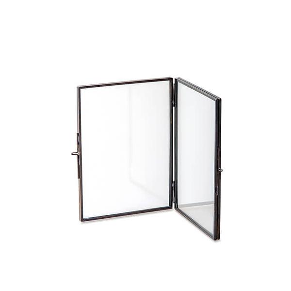 規格:W28 D0.6 H17.5本体サイズ(チェーン・金具なし・片面のみ)：W12.8 D0.6 H17.6ガラス/ブラス/アイアン原産国:中国品番:22613備考: ・はがきサイズ※画像はイメージです。※パッケージ、仕様、品番などの変更...