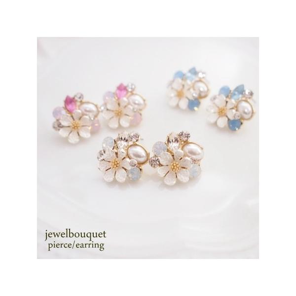 ジュエルブーケピアス/イヤリング ホワイトフラワー＆キラキラビジュー 