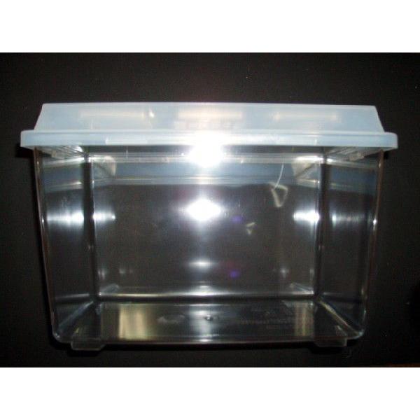 ■商品名：コバエシャッター中ケース◎サイズ：195×298×210◎特殊な二重構造でいやなコバエをシャットアウト！　保湿性にも優れ各種クワガタ、小型カブトの産卵、　ヘラクレス成虫管理、幼虫飼育等の管理に最適です。　専用セパレーターを取り付け...