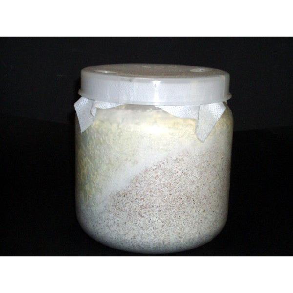 ◎使用方法：フタをあけ表面のオガを肩の部分まで取り除き　スプーン等で真中辺りまで堀り幼虫と食痕を一緒に入れて　フタをして下さい。◎用途：各種オオクワやヒラタ等のオス幼虫用◎1ケース8本入り◎5月中旬〜10月の高温期はクール発送の商品を選択し...