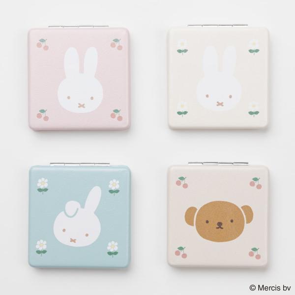 ミッフィー、ダーン、ボリスのお顔と、お花やチェリーをレイアウトしたコンパクトミラーです。片面は普通サイズ、片面は拡大鏡になっています。SIZE：W60×H60×D10mm素材：本体:合成皮革　ミラー:ガラス