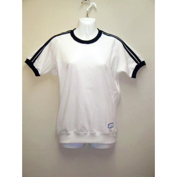 トンボ（旧・テイコク）の体操着肩口から腕にかけての2本線がクラシカルな印象です。生地は綿ベースの混紡で耐久性＆吸汗・発汗性に優れてます。裾にお名前札つき※お取り寄せ商品のためメーカー在庫切れ等によりご用意出来ない場合がございます。また、入荷...