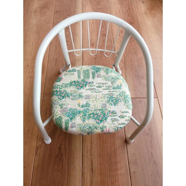 ■フレームは4色から選べます。グレージュ・ホワイト・ピンク・サックスブルー※ベージュ・ブラウン・グリーンは完売しました■鳴き笛の「あり／なし」を選べます。■防水加工で安心・お手入れが楽♪　食べこぼしや飲み物の汚れもさっと拭き取れる防水加工仕...