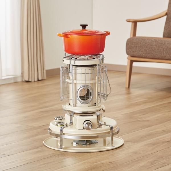 「永遠のスタンダード」と称され、愛され続けるブルーフレームヒーター特有の美しい青い炎は、ムラなく気化された灯油が十分な酸素を取り込んだ良い燃焼状態である証拠です。往年の名ヒーター、ブルーフレームに汁受けがつき、煮炊きのできるモデル「ブルーフ...