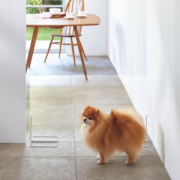 アクリルペットゲート 2枚 ペット用品 ディノス dinos 人気 おしゃれ部屋のドアを開けていても、ワンちゃんの出入りをガードできます。愛犬との暮らしは楽しいけれど、「今だけはちょっとこないでね」。そんな時に便利なのがこのアクリルペットゲ...