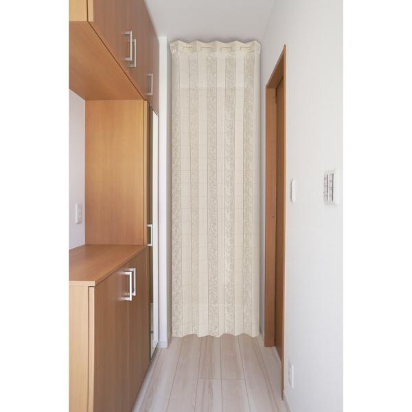 冷暖房効率アップ！ ハサミでカットできるアコーディオン間仕切り アラベスク カーテン 間仕切りカーテン アコーディオンカーテン ディノス dinos 人気 おしゃれロング丈でしっかり間仕切り、冷暖房効率アップが可能です！使わないときは折りた...