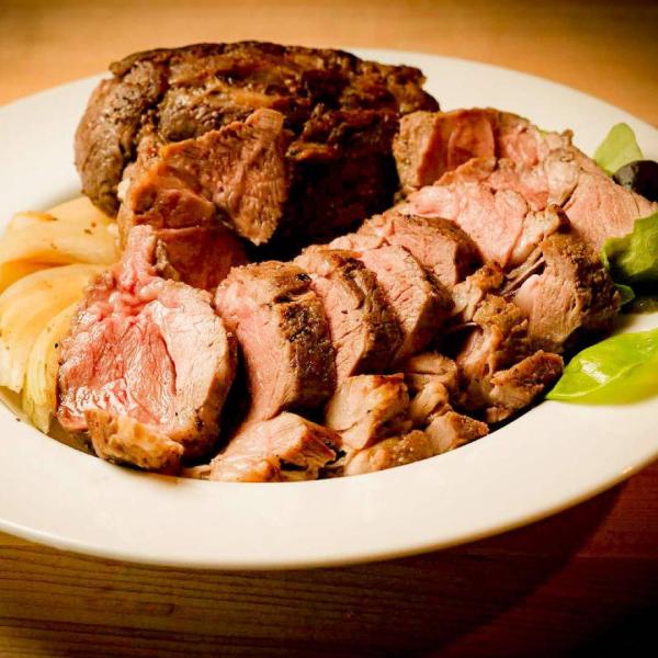 ラムの中でも希少で、非常に柔らかい部位です。ジンギスカン屋さんでは上ロースとしてもご提供されています。アイスランドの大自然で育ったラムを是非ご堪能ください。内容量：500〜700g※羊のサイズに個体差があるため重量は前後いたします。ご了承く...