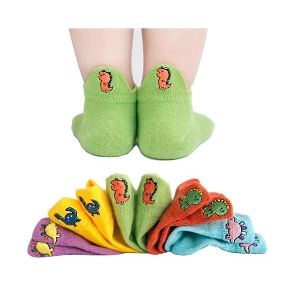 汗をたくさんかく子供に嬉しいメッシュ素材の靴下の5足セットになっております。3〜5歳といえば、保育所や幼稚園で毎日靴下が必要ですし、場合によっては汚してしまうので替えが必要・・・なんてことありますよね！お子様が靴下が苦手で履いてくれない何て...