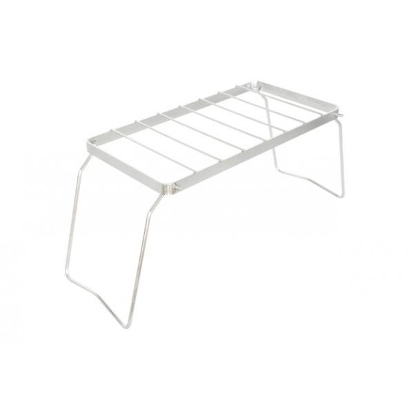 ●頑丈なオールステンレス製の五徳。 ●大きい鍋をかけても安心な強度と耐久性がありながら、脚を折りたたんでコンパクトに収納できます。 ●脚を取り外してかまどの五徳として使ったり、焚き火台の上にのせて大きな鍋で調理ができます。 ●材質:18-8...