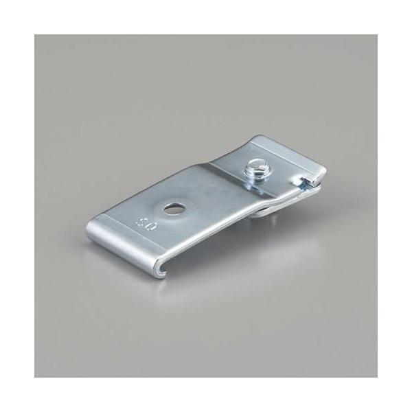 ●サイズ…55×25×11(H)mm ●取付穴径…φ4.2mm ●材質…スチール ●仕上げ…ユニクロメッキ ●重量…33g ●天井取付用 ●30mmレール用   【入数】 1 EA970EF2