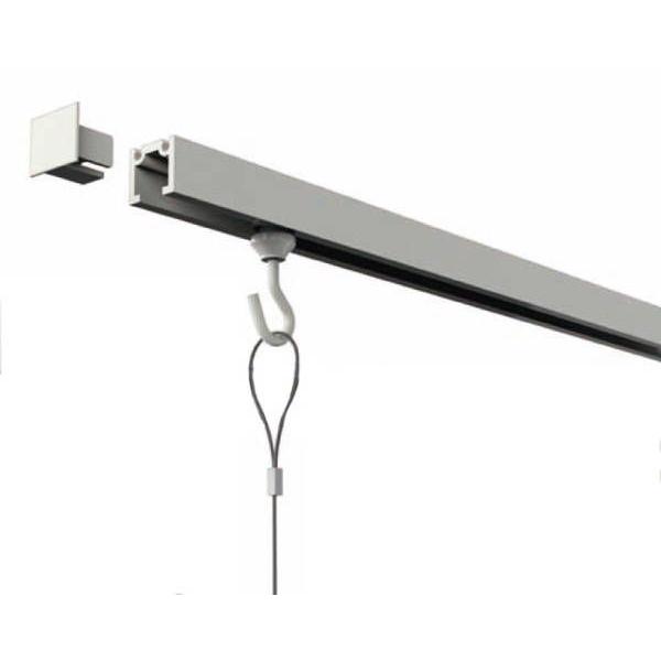 ●コンパクトで目立ちません。 必要なパーツがすべてセットになった商品です。 ●カラー:ホワイト ●600mm ●入り数:レール本体 1、取り付けネジ 4、ランナー 1個、ストッパー 1SET、ワイヤー 1本 ●天井用 ●コード番号:0319...