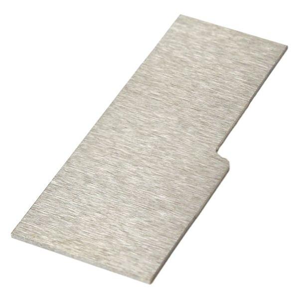 【特長】 ヒシカ工業が鋸板加工と刃付けのノウハウを活かして作ったのがこの削り鉋。  高硬度の鋼、鋭利な刃を兼ね備え、力強く削れます。  素材はハイカーボン刃物鋼を使用。  一枚一枚丹精込め手焼き入れを施すことで、より硬度な刃物が生まれ、刃が...